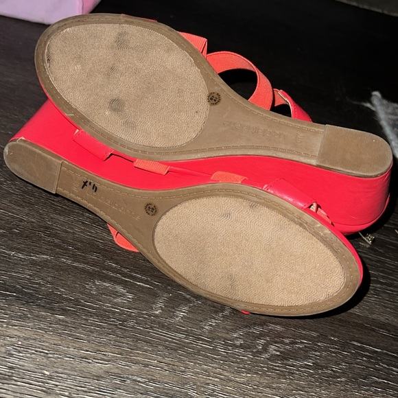 Liz Claiborne Rhodes Coral Wedge Heeled Sandals Women’s Size 10W Zip Closure - Picture 6 of 12
